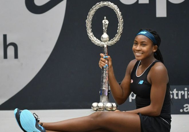 再以两翼高 再以两翼高